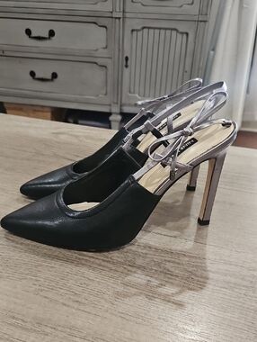 Nine West leather Black with  Silver bowes Pointed-Toe Slingback Heels size 8
